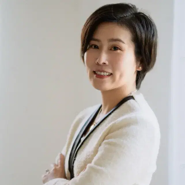 俞洁（Elaine Yu）